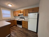 Building Photo - 513 N Maple St