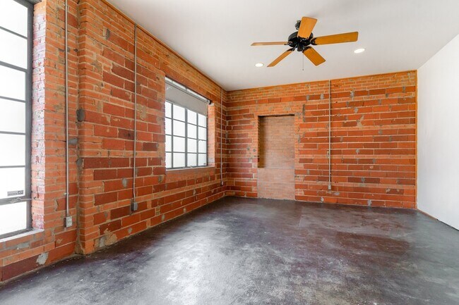Building Photo - 2602 Kings Rd