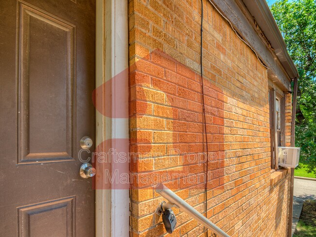 Building Photo - 2309 1/2 N Florida Ave