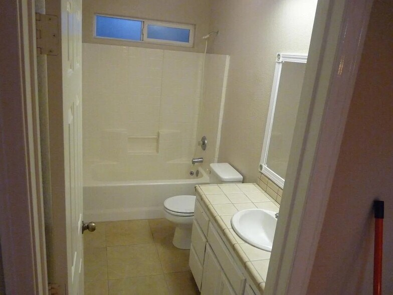 Building Photo - 16420 Los Cedros Rd