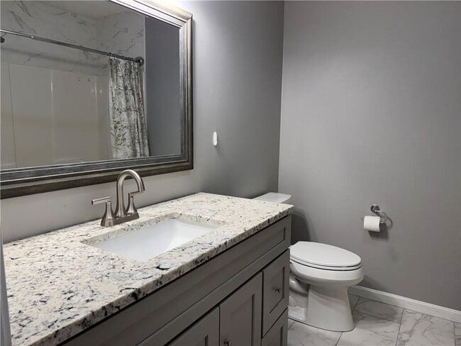 Building Photo - 34 Fairway Dr