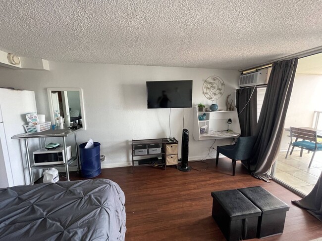 Building Photo - Fully Furnished Studio with Great Views in...