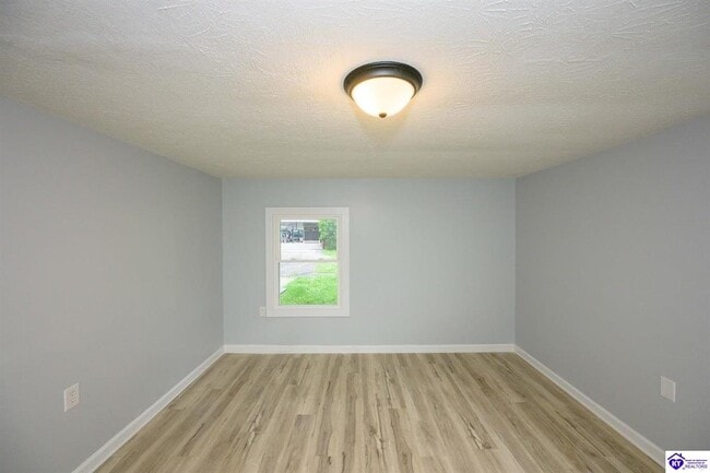 Building Photo - 102 Crabtree Dr