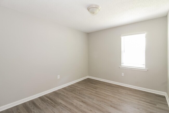 Building Photo - 4359 Crescent Park Dr