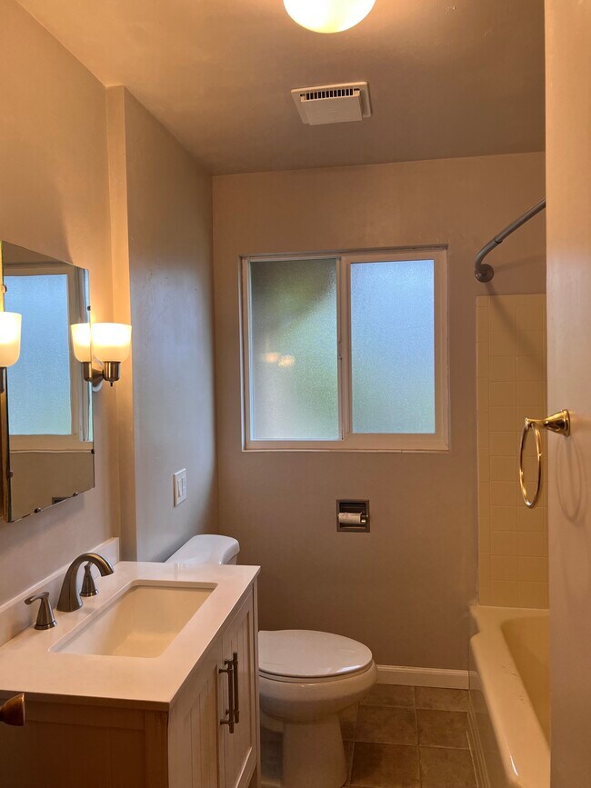 Building Photo - 1701 Pitt Ave