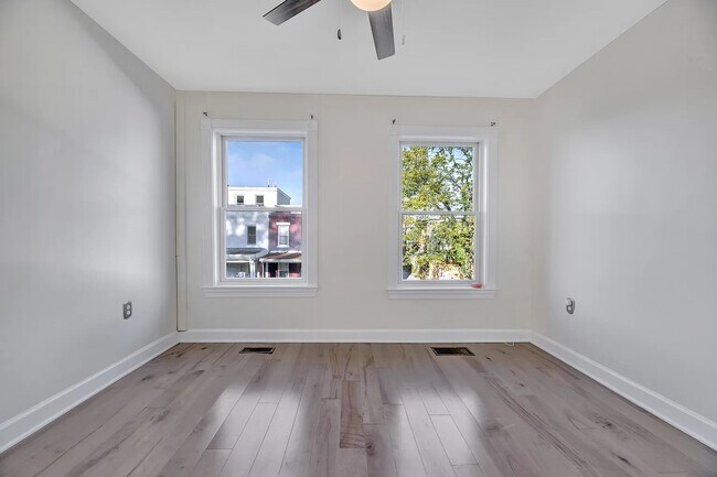 Building Photo - 639 20th St NE