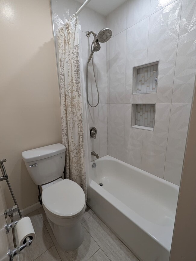 Building Photo - 11807 Highgrove Dr