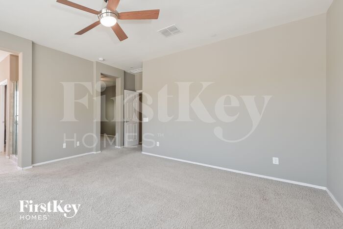 Building Photo - 8075 N Circulo El Palmito