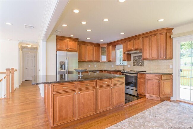 Building Photo - 5 Mendes Rd