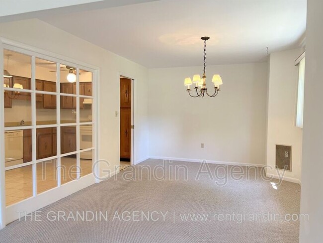 Building Photo - 5260 Crossbow Cir