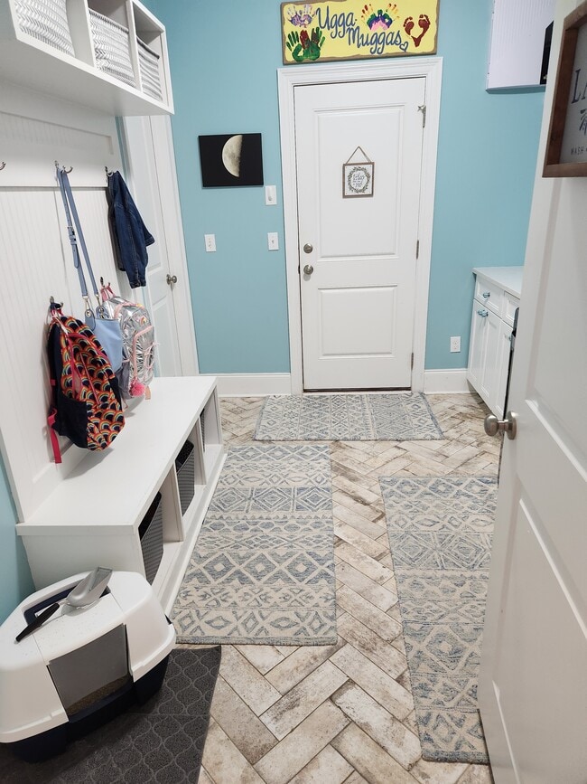 Building Photo - 5855 Vlg Rdg Wy