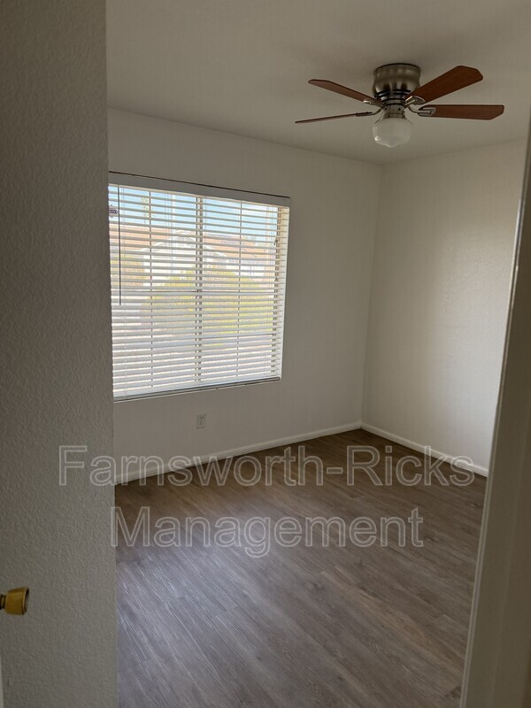 Building Photo - 4861 E Evergreen St