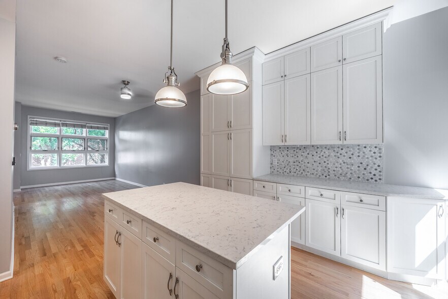 Building Photo - 855 W Erie St