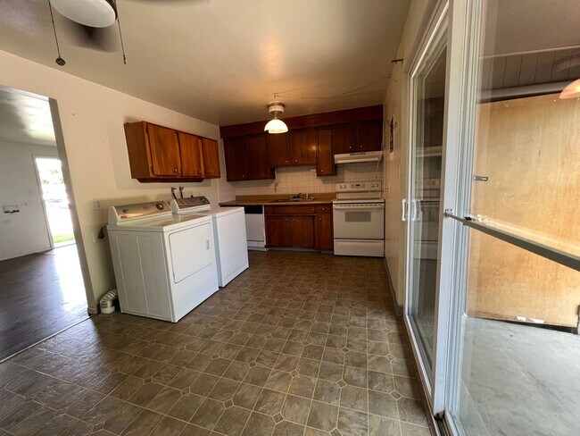 Building Photo - 4560 Everett Ct