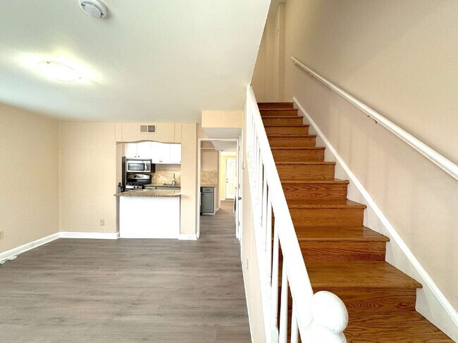 Building Photo - 5612 7th Rd S