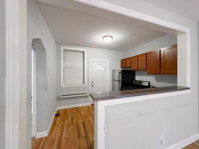 Building Photo - 4424 N Wolcott Ave