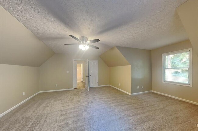 Building Photo - 211 Mill Pointe Dr