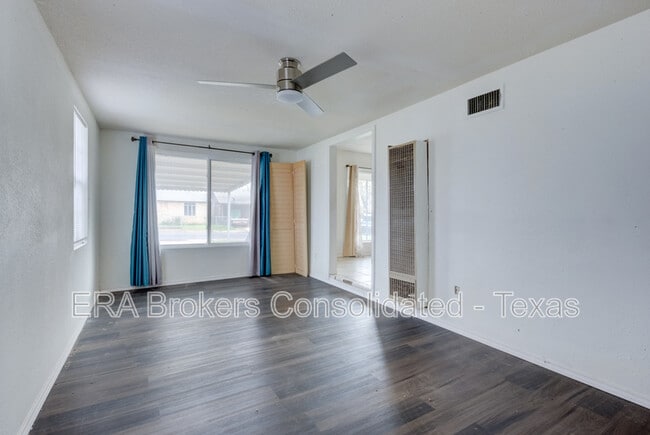 Building Photo - 5815 Pyle St