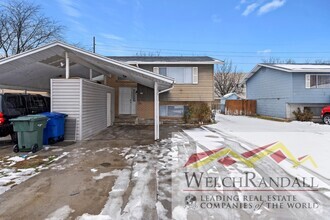 Building Photo - Charming 2 Bed 1.5 Bath Townhouse in West ...