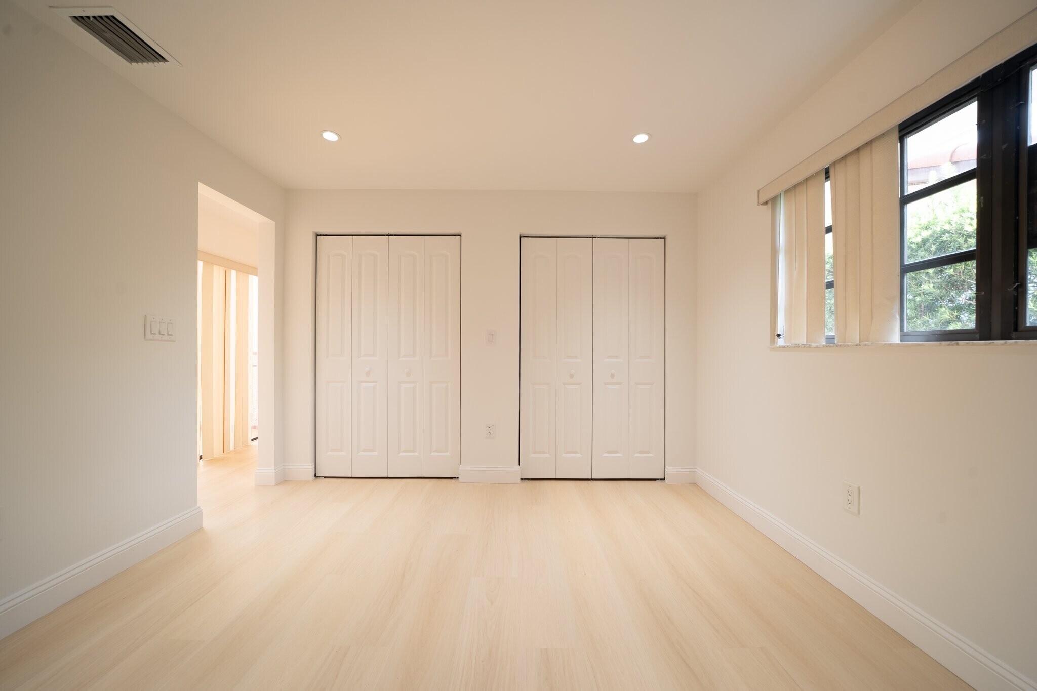 Building Photo - 1550 S Greenway Dr