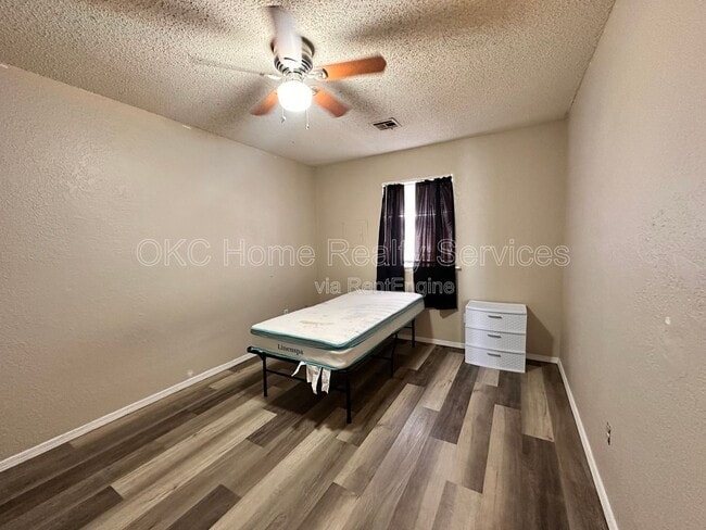 Building Photo - 109 SE 42nd St