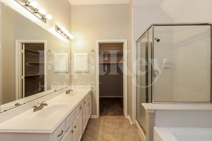 Building Photo - 3803 Oakwilde Cir