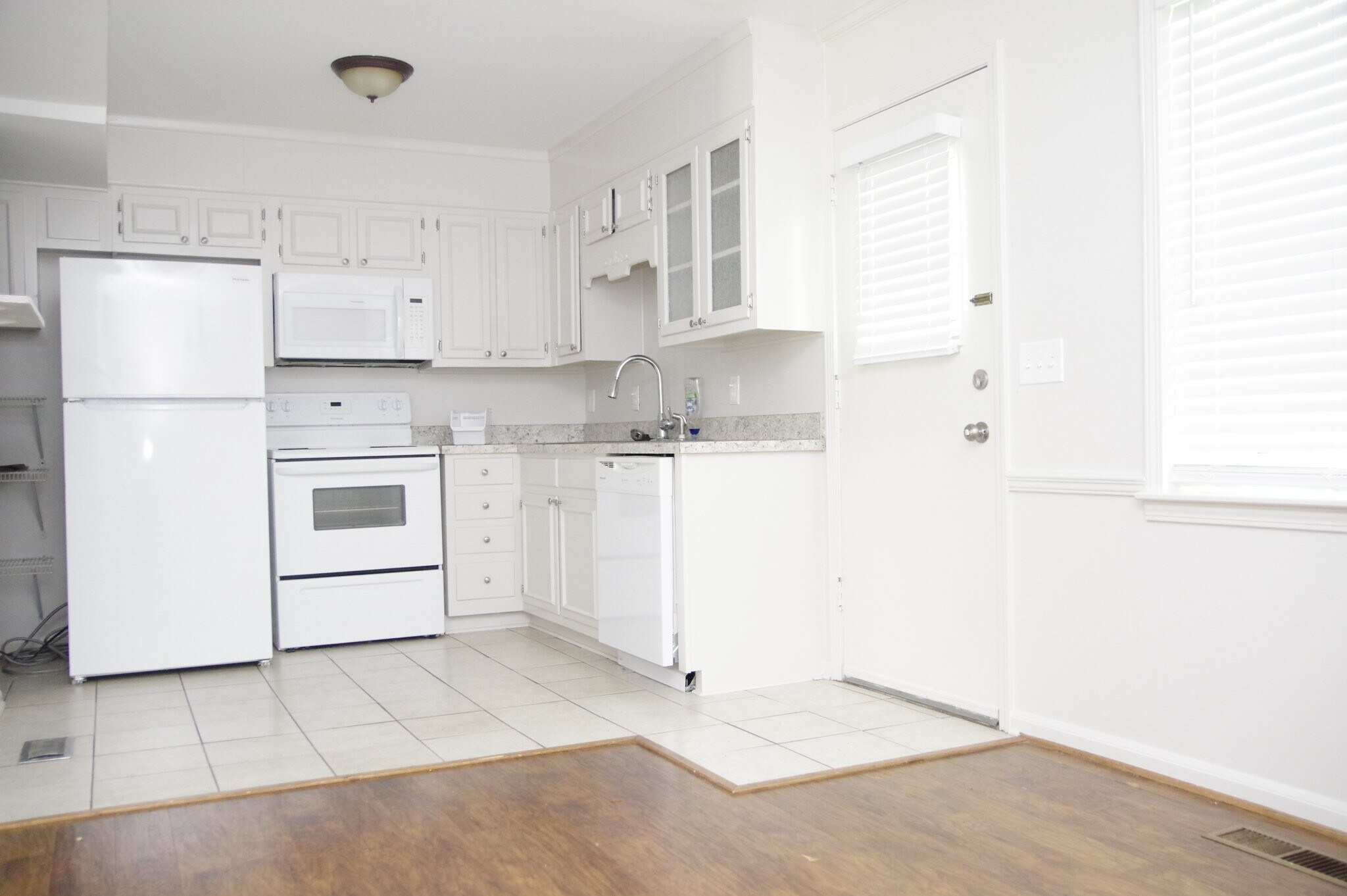 Building Photo - 813 Linbard Ln