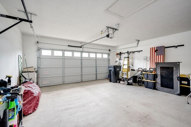 Building Photo - 858 Goodale Dr