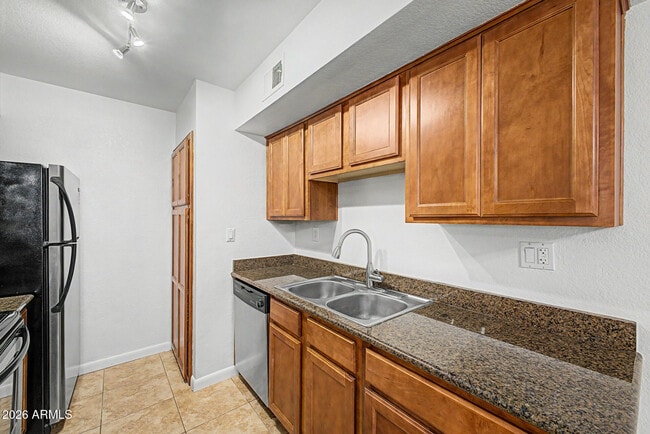 Building Photo - 5995 N 78th St
