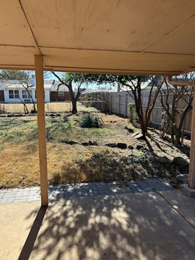 Building Photo - (4) Bed/(2.5) Bath in NW OKC Avail Mid-April!