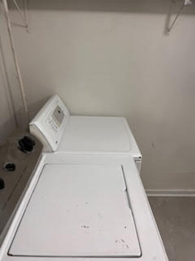 Building Photo - Just minutes away from IUPUI's campus and downtown,