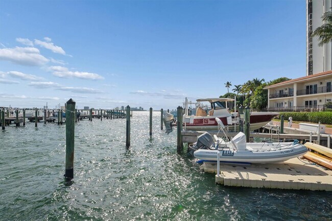 Building Photo - 4000 Towerside Terrace