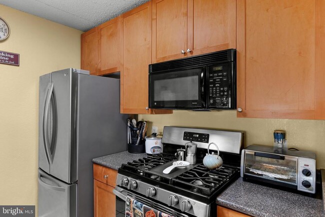 Building Photo - 75 S Reynolds St