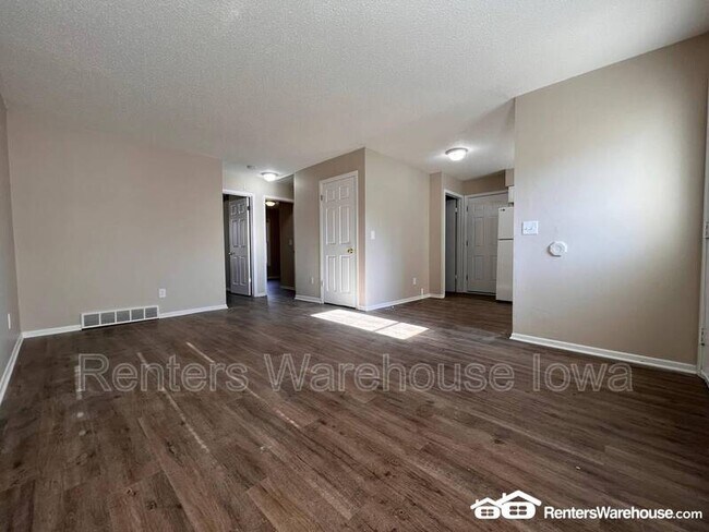 Building Photo - 3012 Raccoon St