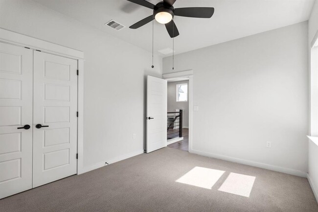 Building Photo - 2303 Rogge Ln