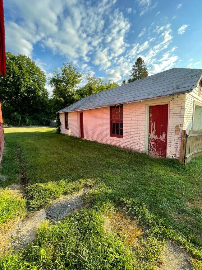 Building Photo - Village of Black River 4 /5 Bedroom Home w...