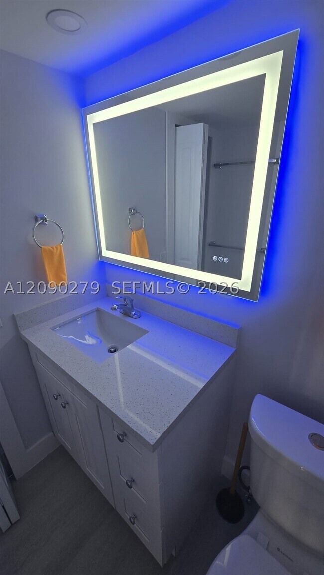 Building Photo - 1440 Brickell Bay Dr