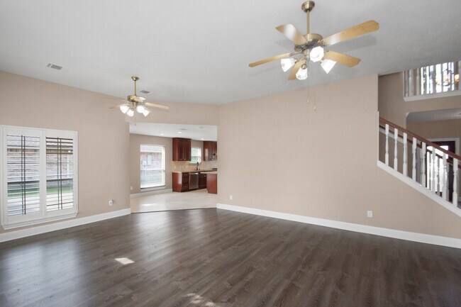 Building Photo - 2103 Paintbrush Ave