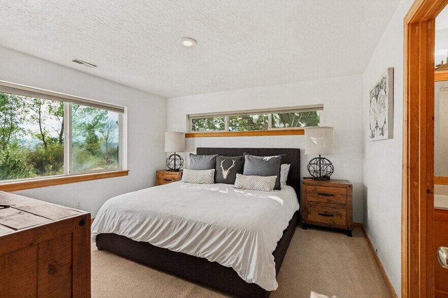 Building Photo - 5526 Cross Country Way