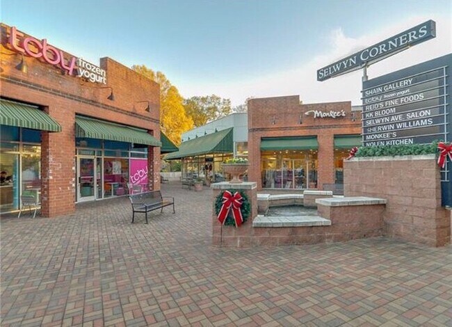 Building Photo - 2719 Selwyn Ave