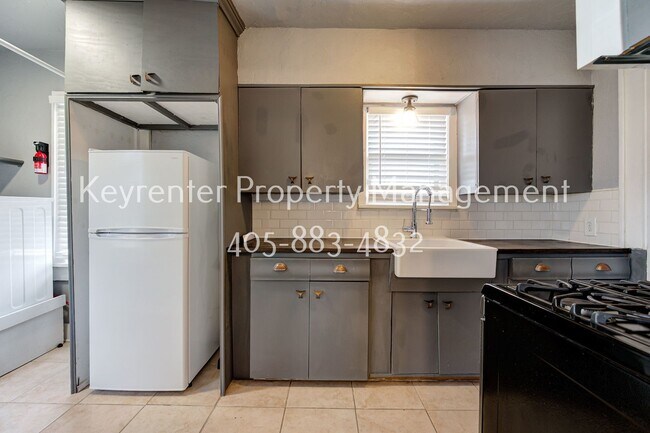 Building Photo - Charming 2-Bed, 1-Bath Upstairs Duplex Near the Paseo District