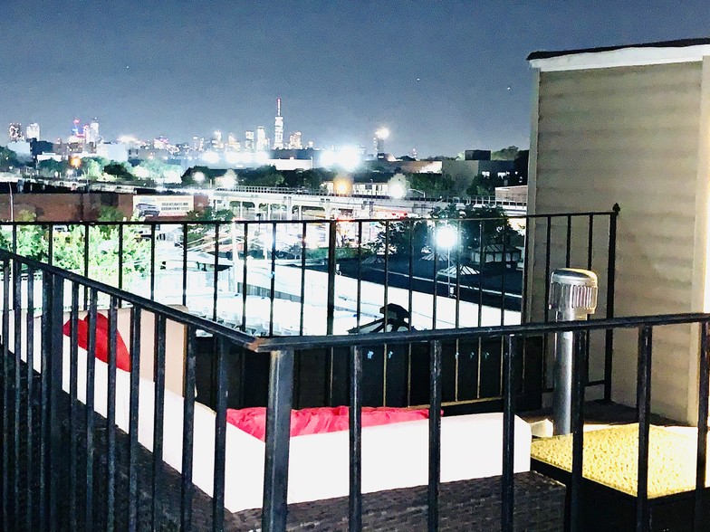 Building Photo - 1893 Pacific St