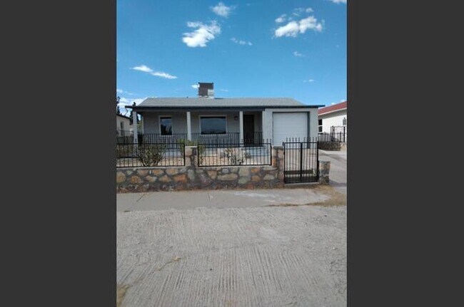 Building Photo - 3417 Idalia Ave