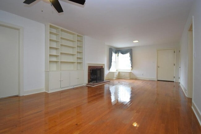 Building Photo - 482 Snow Hill St