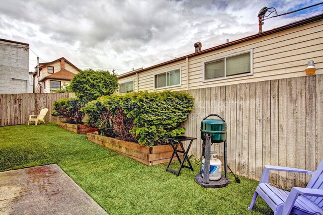 Building Photo - 1476 NW 70th St