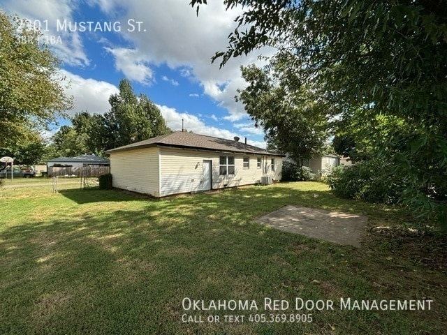 Building Photo - 2301 Mustang St