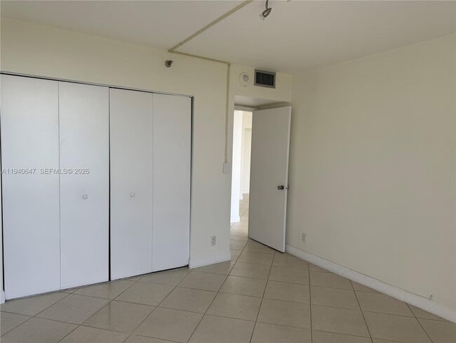 Building Photo - 20355 NE 34th Ct