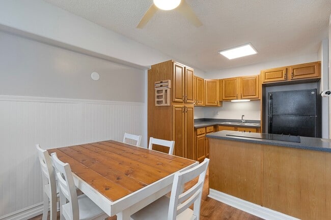 Building Photo - Updated 2-Bedroom Condo with Koolau Views in Prime Kaneohe Location