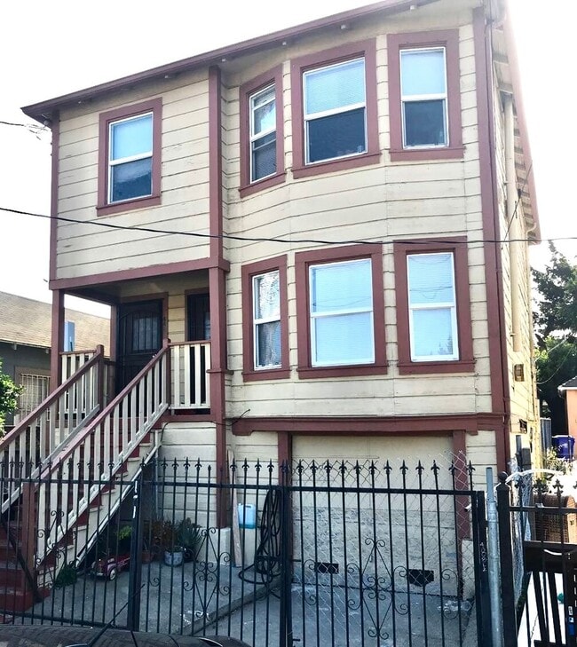 Building Photo - F00444