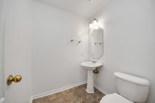 Building Photo - 1605 Spring Glen Ln